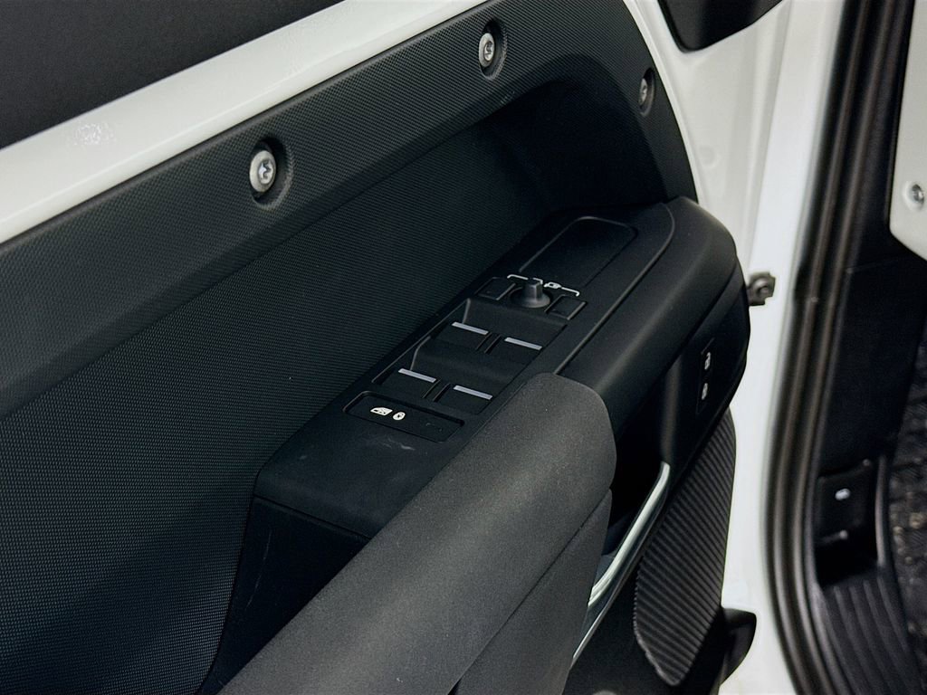 Used 2023 Land Rover Defender 110 image 18