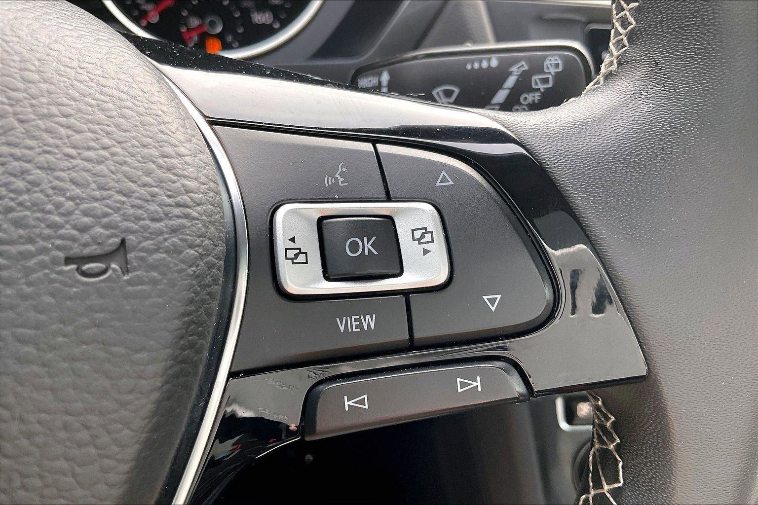 Used 2021 Volkswagen Tiguan SE w/ Panoramic Sunroof Package image 21