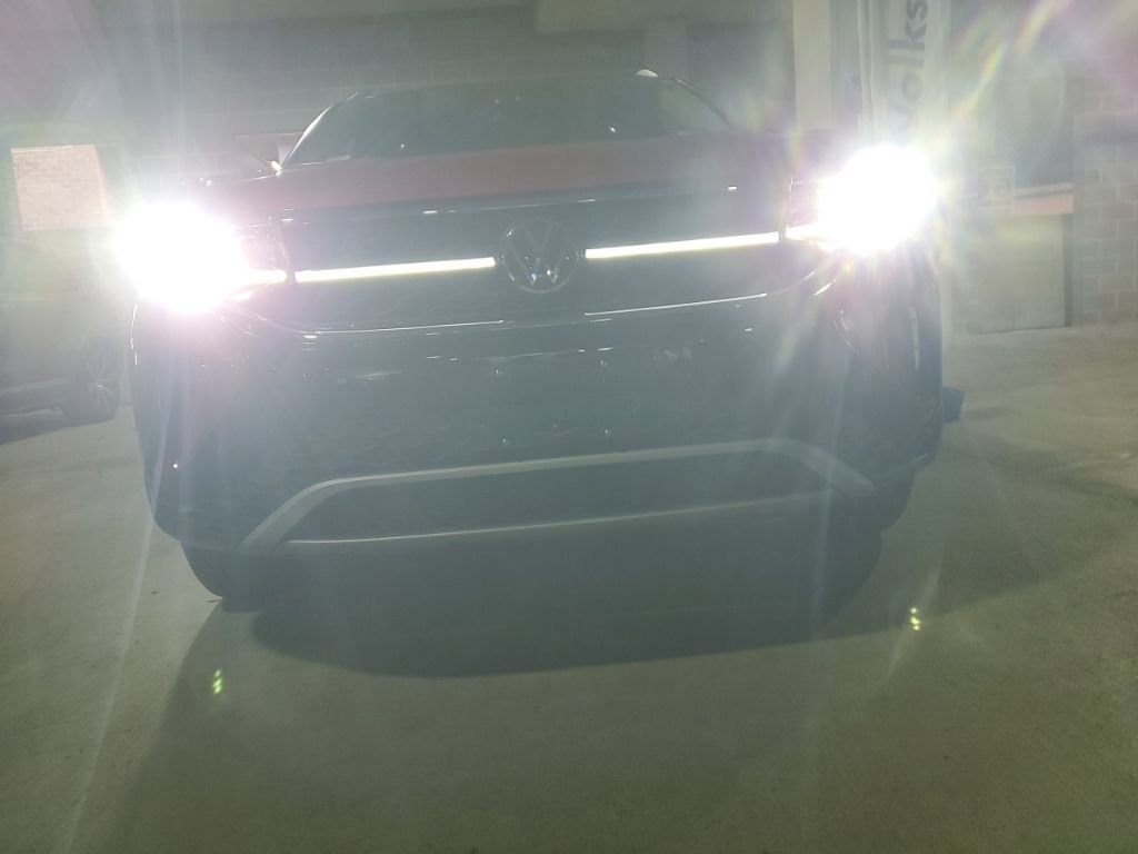 Certified 2023 Volkswagen Taos SEL image 34