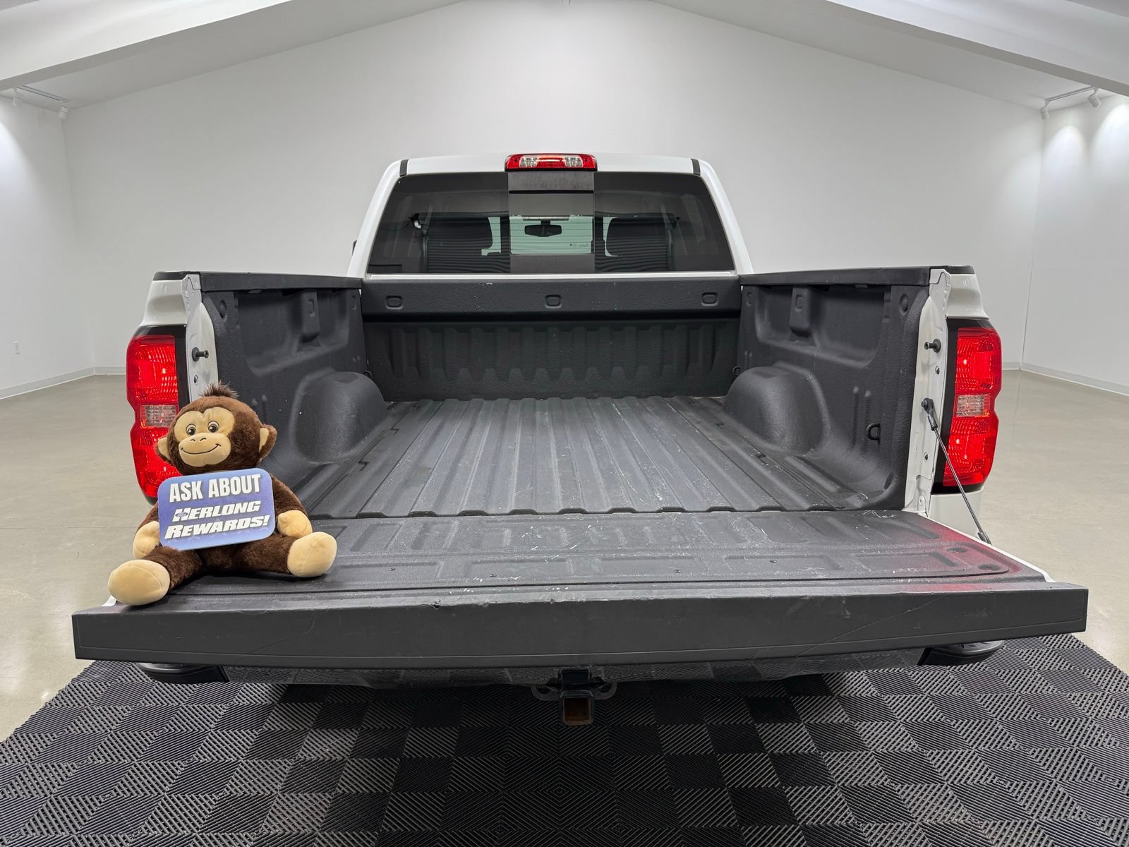 Used 2018 Chevrolet Silverado 1500 LT w/ All Star Edition AWD/4WD image 9
