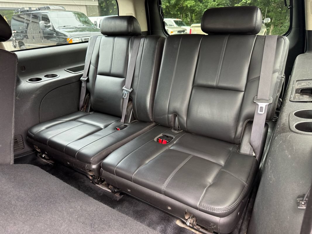 Used 2007 Chevrolet Suburban 2500 w/ Skid Plate Package AWD/4WD image 10