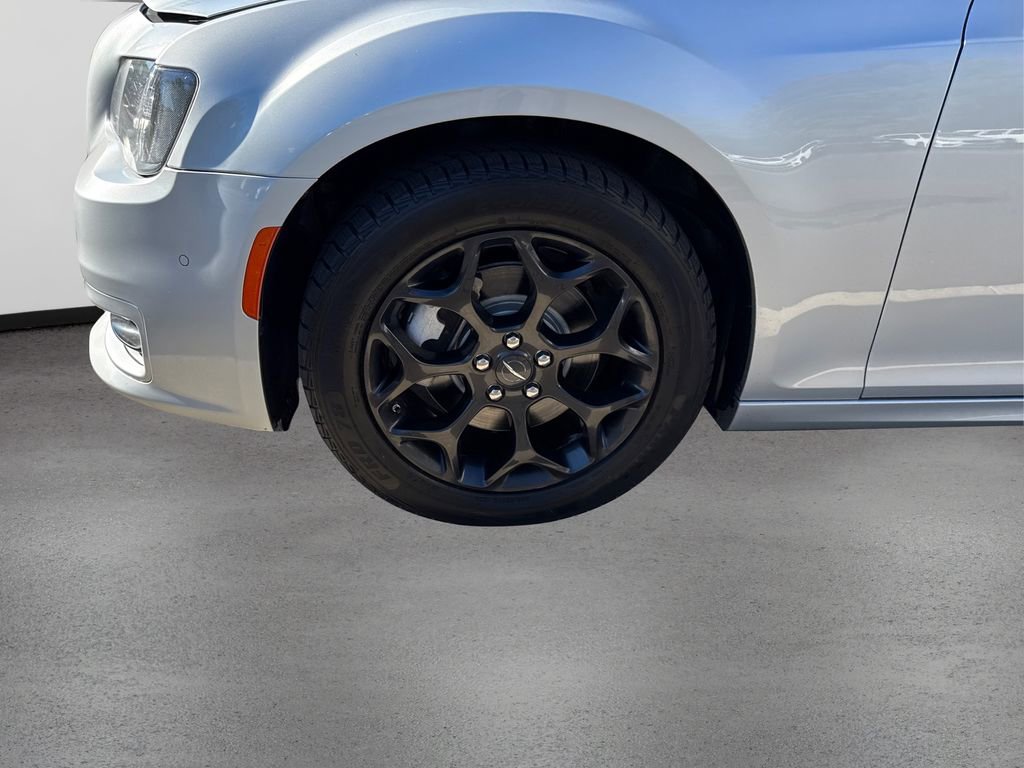 Used 2022 Chrysler 300 Touring L image 12