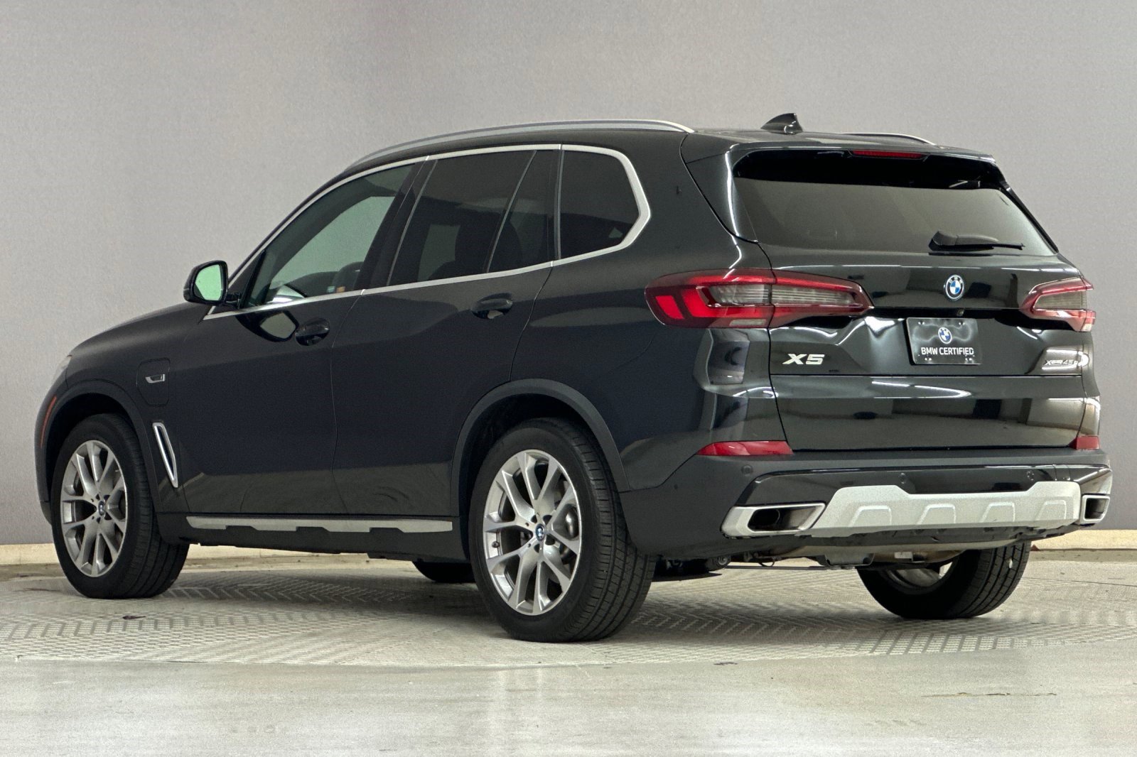 Used 2023 BMW X5 xDrive45e w/ Climate Comfort Package AWD/4WD image 3