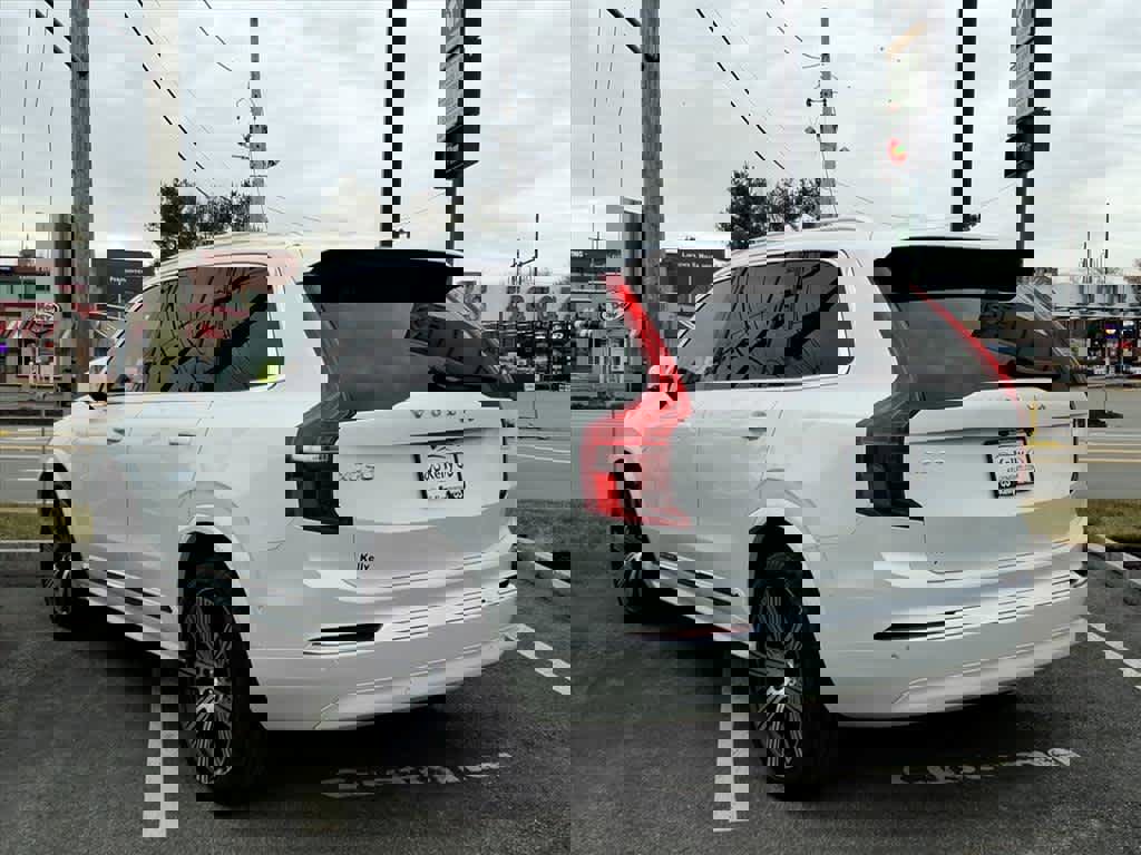 Used 2024 Volvo XC90 T8 Plus image 12