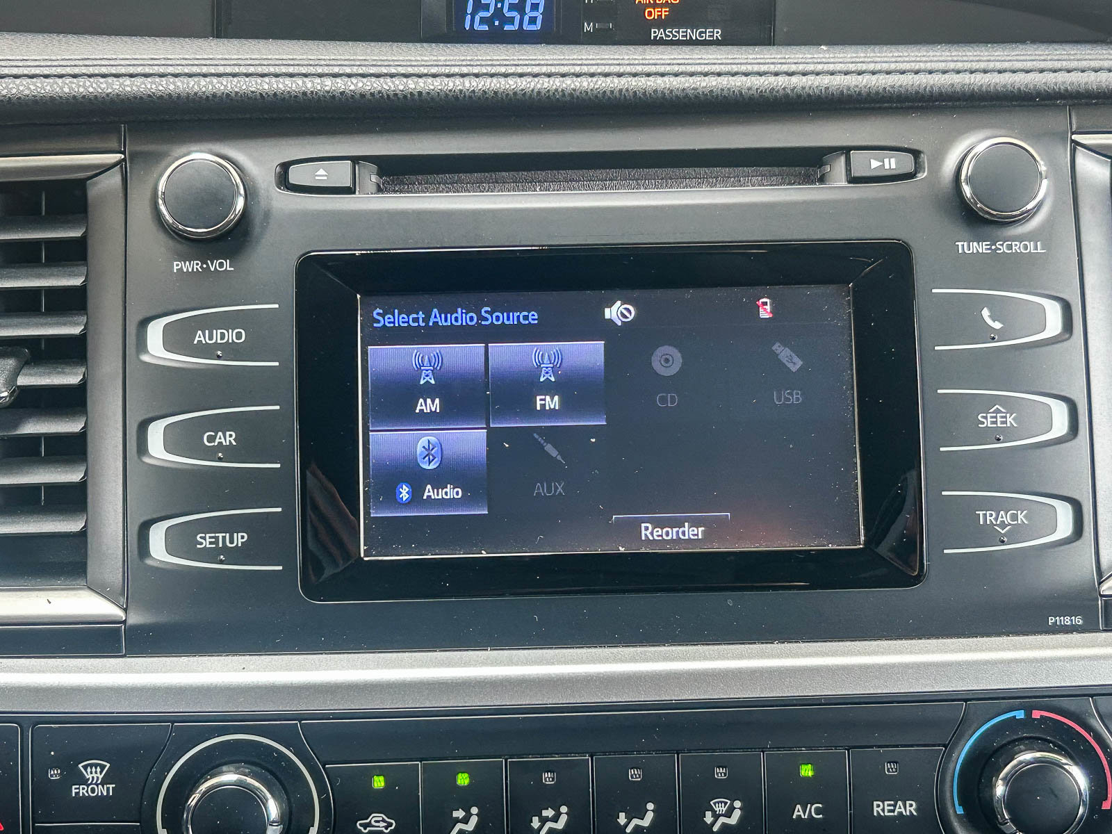 Used 2019 Toyota Highlander LE w/ Carpet Mat Package (TMS) image 14