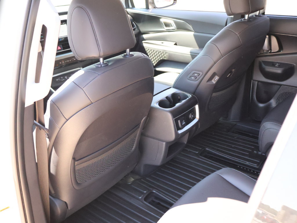 New 2027 Kia Carnival SX w/ Dark Edition Package FWD image 14