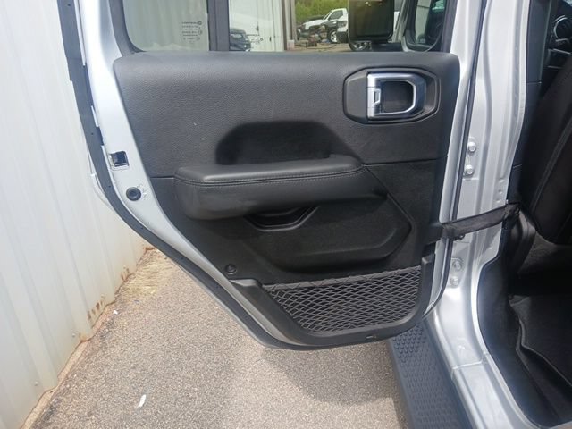 Used 2023 Jeep Wrangler Unlimited Sahara AWD/4WD image 15