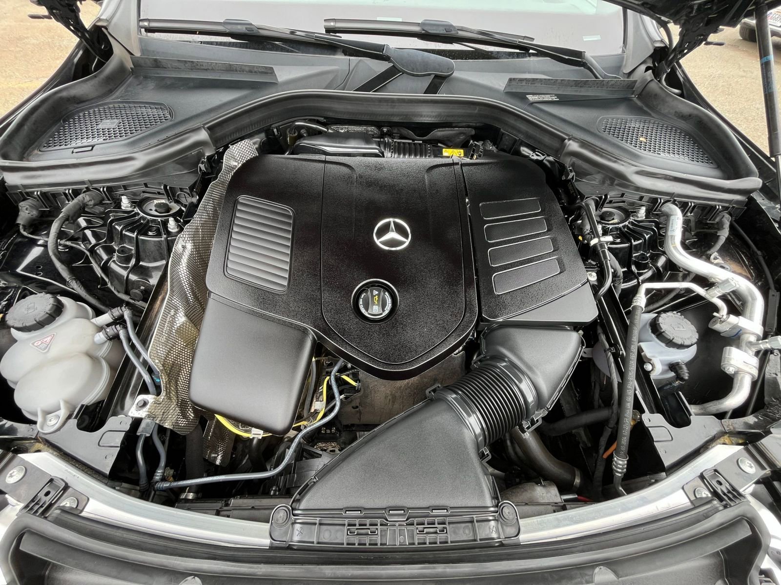 Used 2024 Mercedes-Benz GLC 300 image 32