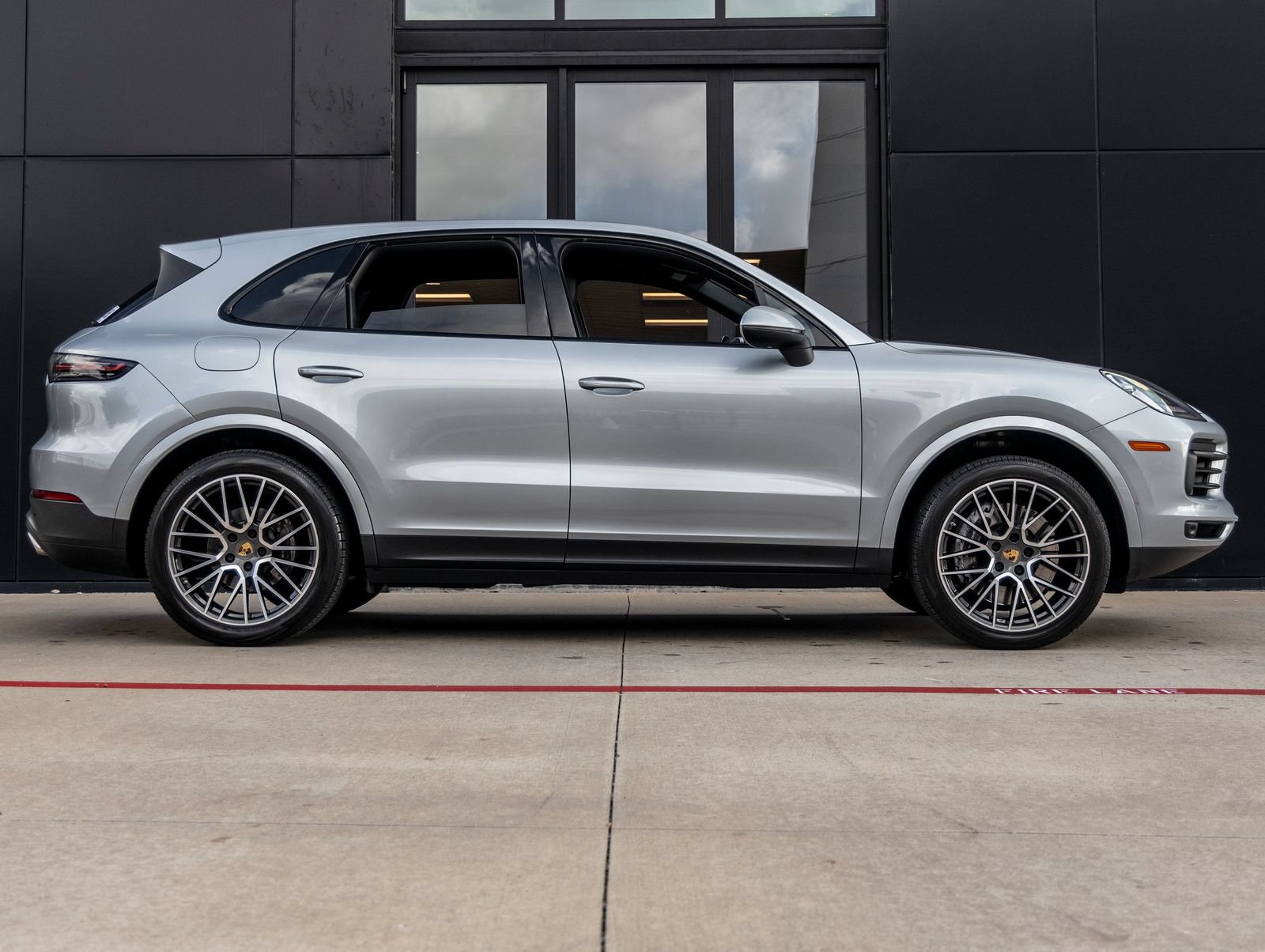 Used 2021 Porsche Cayenne AWD/4WD image 12