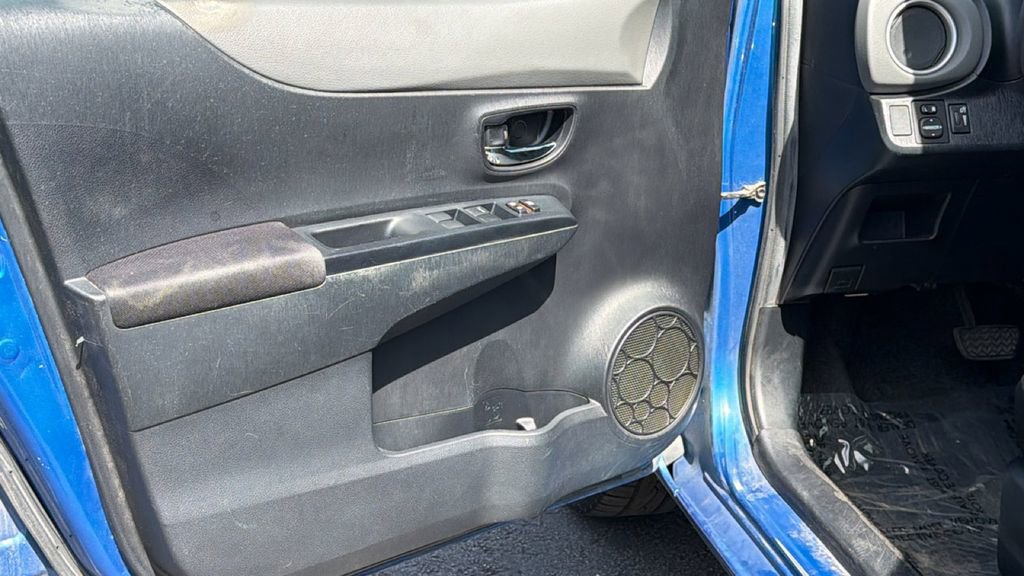 Used 2013 Toyota Yaris SE FWD image 22