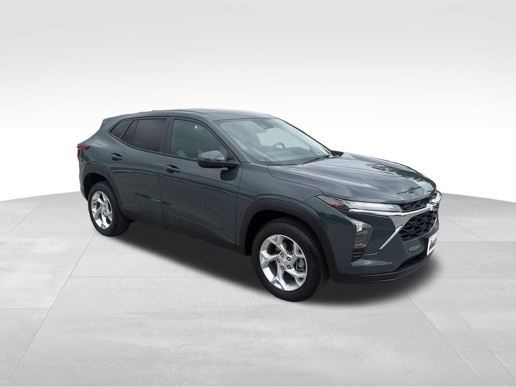 Used 2025 Chevrolet Trax LS w/ LS Convenience Package FWD image 8