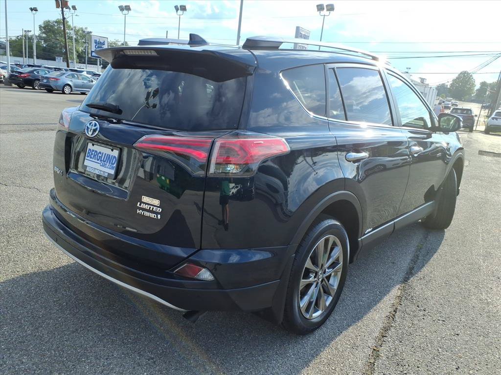 Used 2018 Toyota RAV4 Limited AWD/4WD image 4