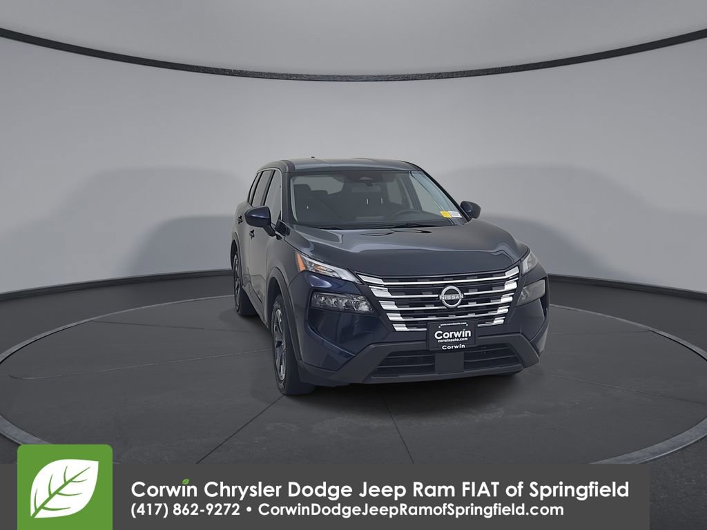 Used 2025 Nissan Rogue SV AWD/4WD image 4