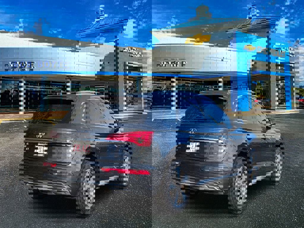 Used 2022 Audi Q5 2.0T Premium image 3