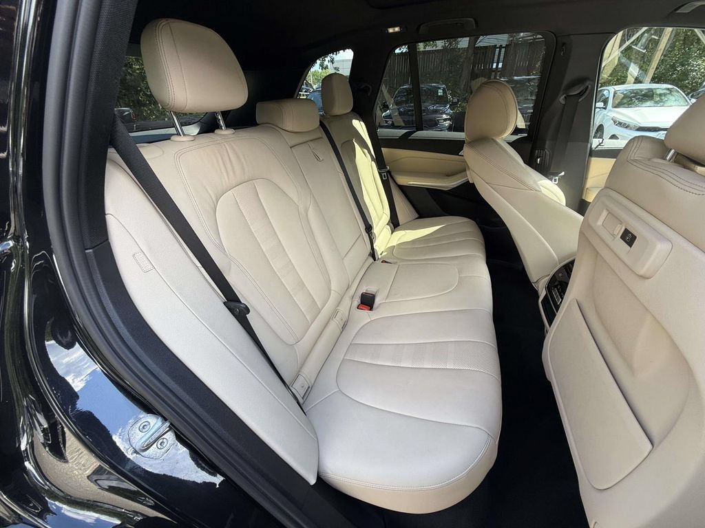 Used 2022 BMW X5 xDrive40i w/ M Sport Package AWD/4WD image 10