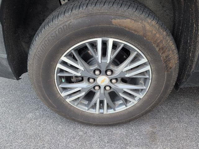 Used 2025 Chevrolet Traverse LT image 5