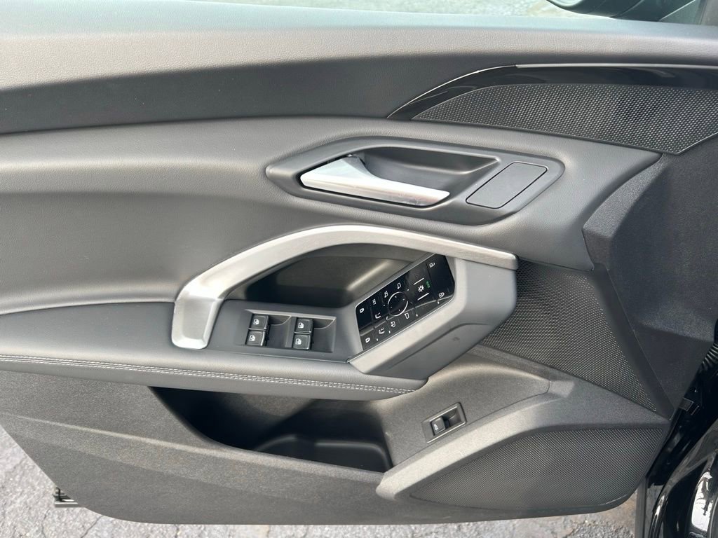 Used 2025 Audi Q5 Premium w/ Convenience Package image 5