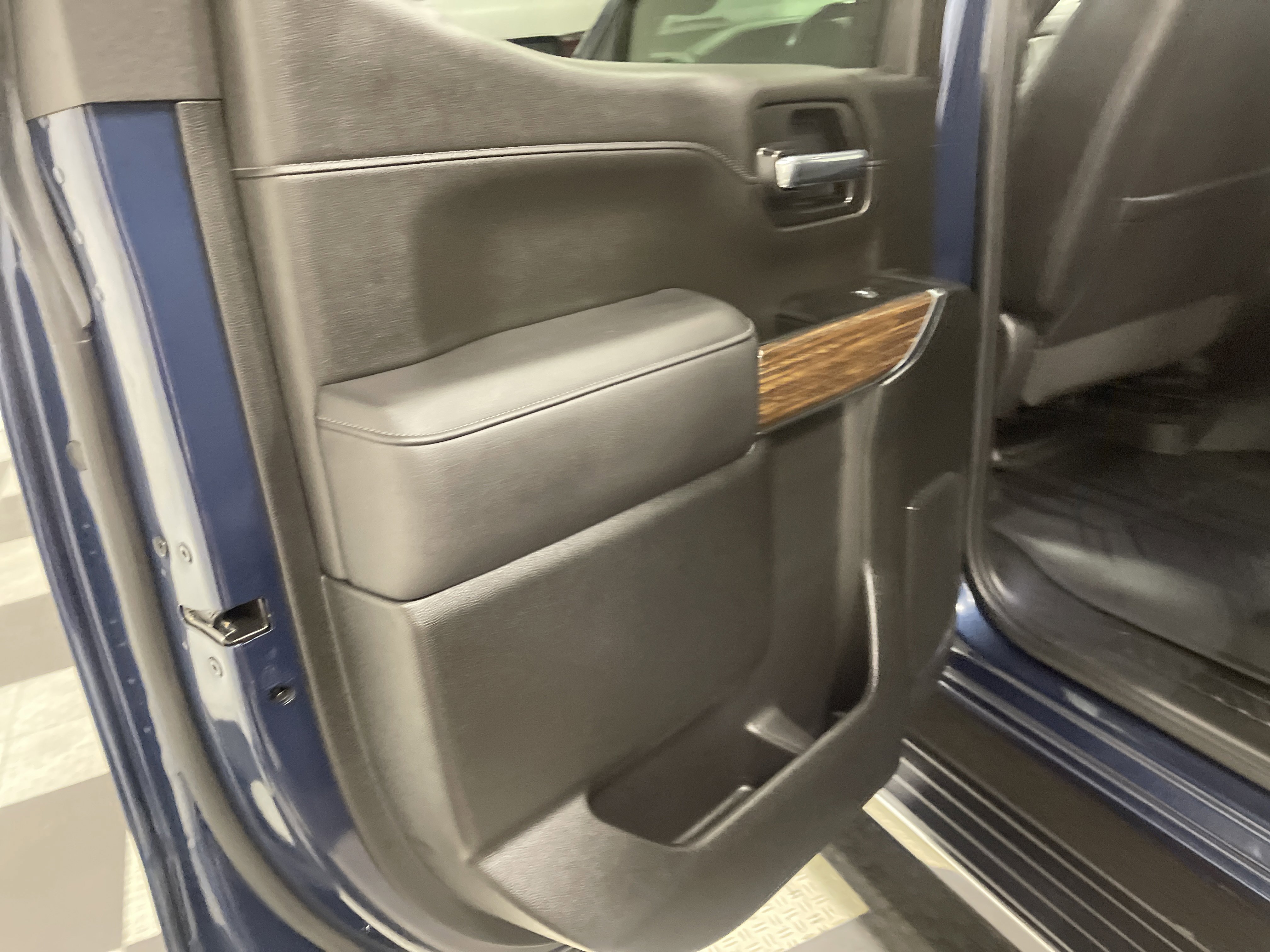 Used 2022 Chevrolet Silverado 1500 High Country image 15