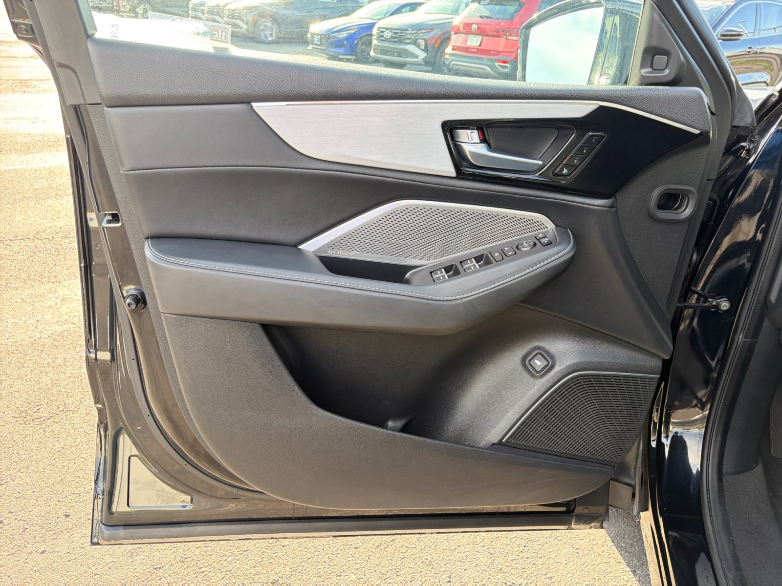Used 2023 Acura MDX SH-AWD w/ Technology Package image 14