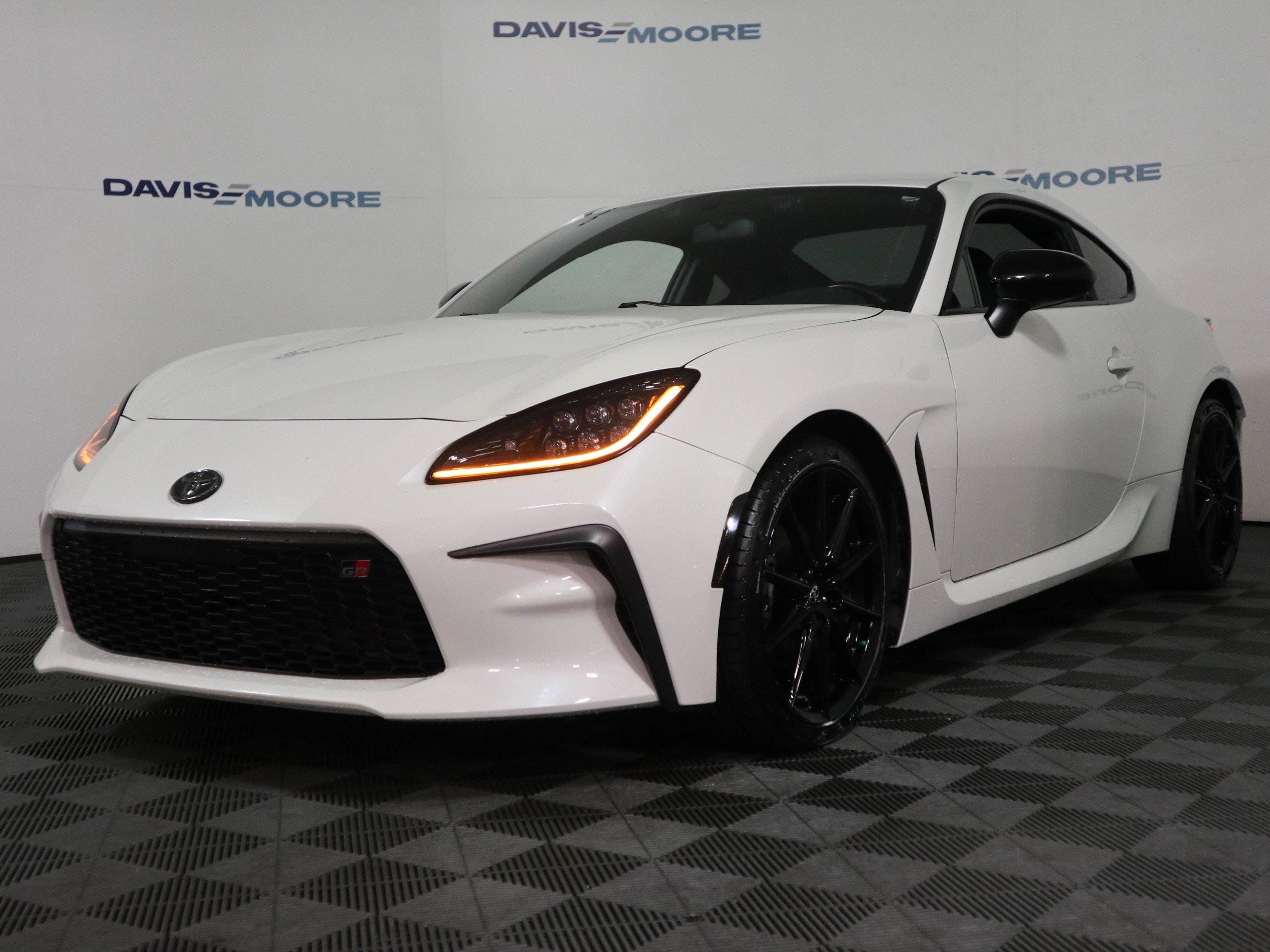 Used 2022 Toyota GR86 Premium w/ ALL Weather Mat Package (TMS) RWD image 12