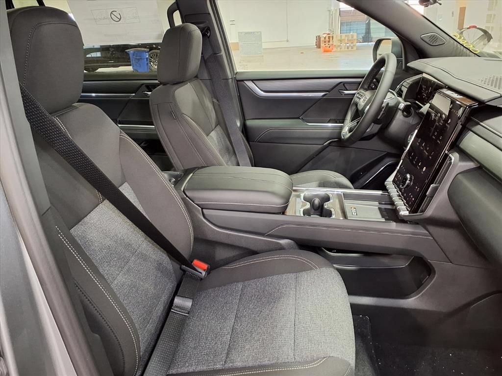 Used 2026 GMC Acadia Elevation FWD image 6