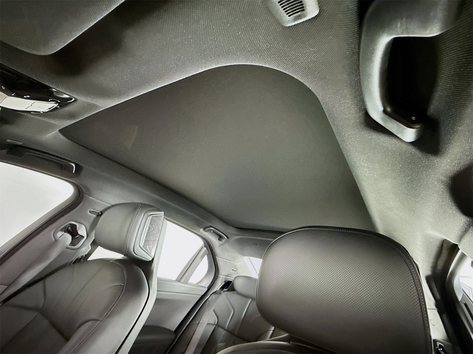 Certified 2023 BMW 760i xDrive w/ Executive Package image 23