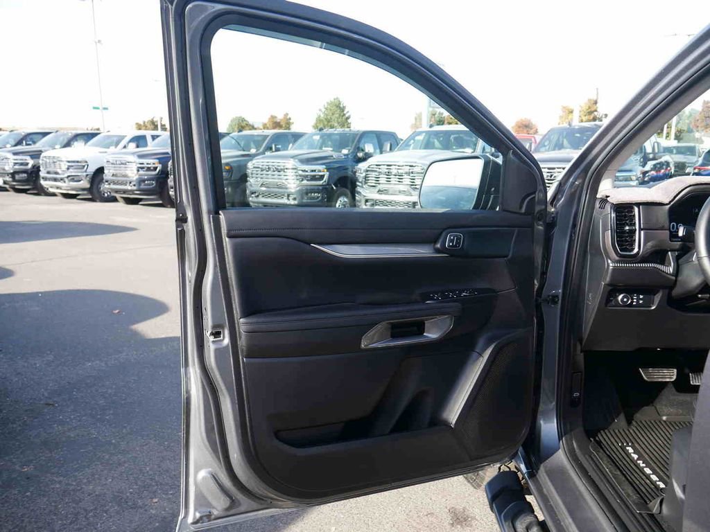 Used 2025 Ford Ranger Lariat w/ FX4 Off-Road Package image 28