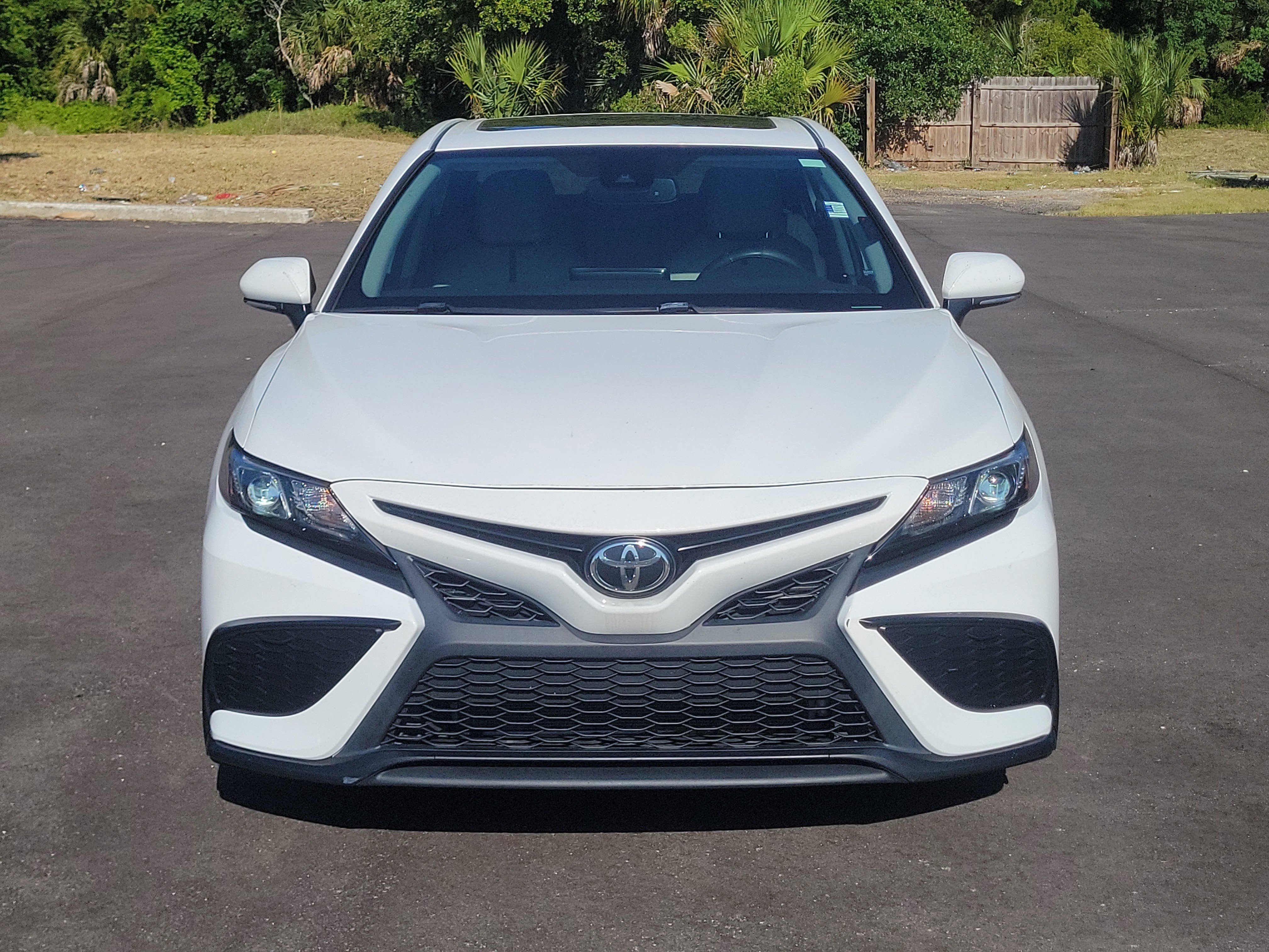 Used 2021 Toyota Camry SE w/ Audio Upgrade Package FWD image 2