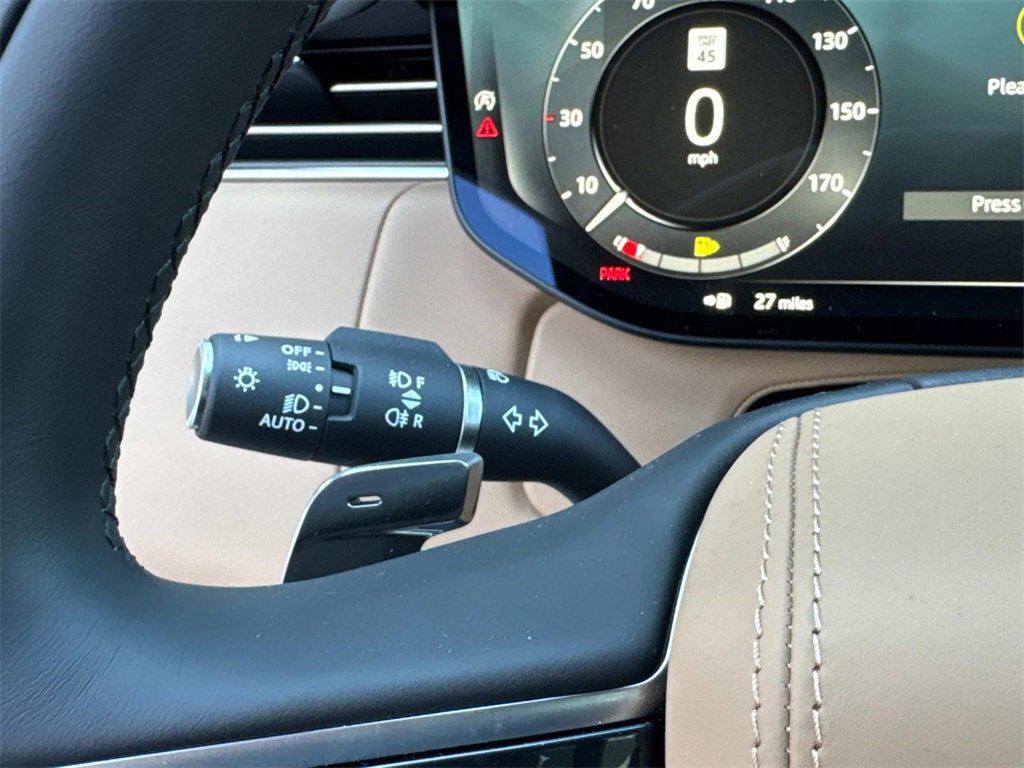 New 2025 Land Rover Range Rover SE image 30