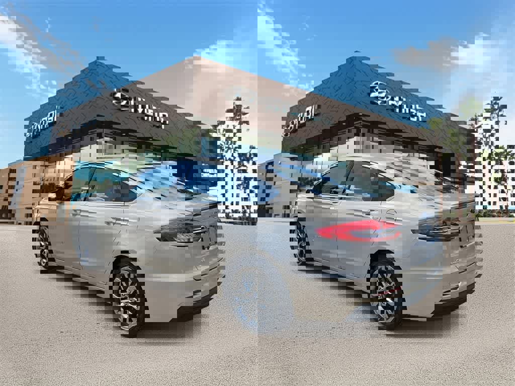 Used 2019 Ford Fusion Titanium image 2