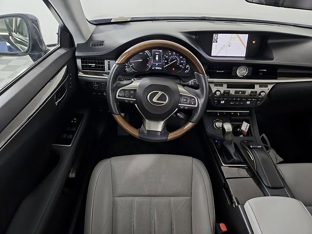 Used 2018 Lexus ES 350 w/ Luxury Package w/Wood Trim FWD image 12