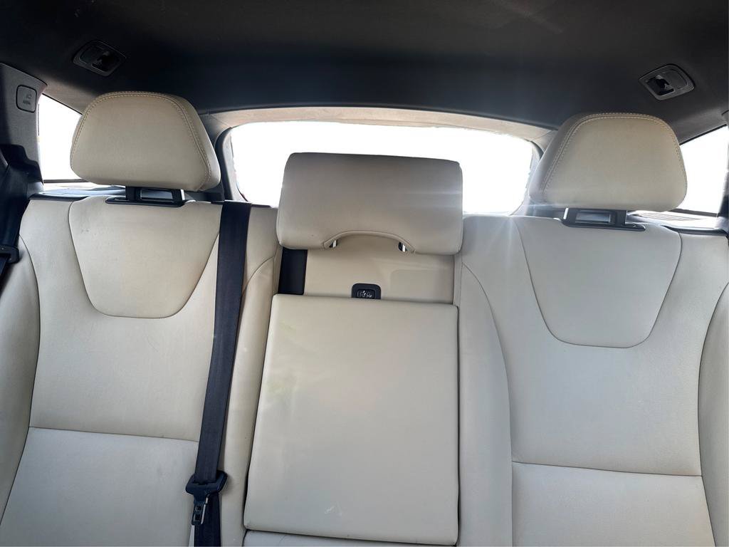 Used 2016 Volvo V60 T5 Platinum w/ Climate Package FWD image 14