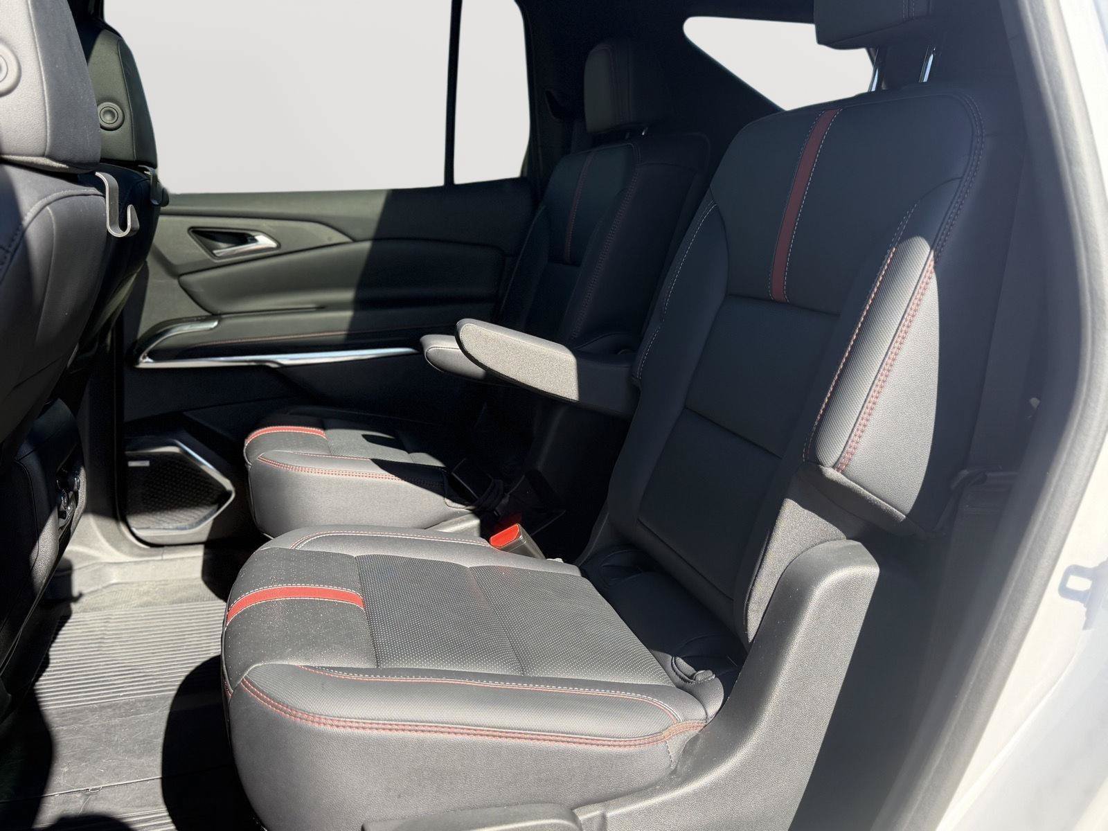 Used 2025 Chevrolet Traverse RS w/ LPO, Floor Liner Package FWD image 21