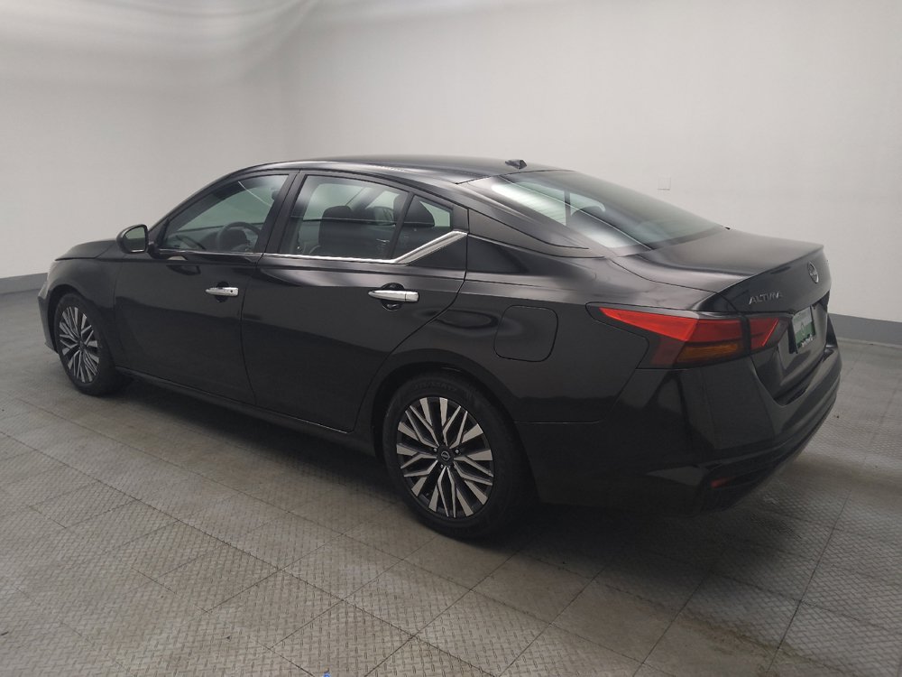 Used 2024 Nissan Altima 2.5 SV FWD image 3