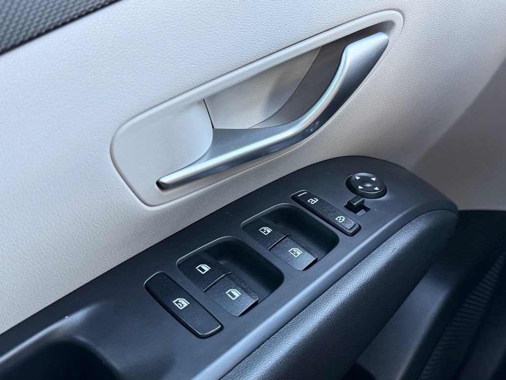 Used 2023 Hyundai Tucson SEL FWD image 19