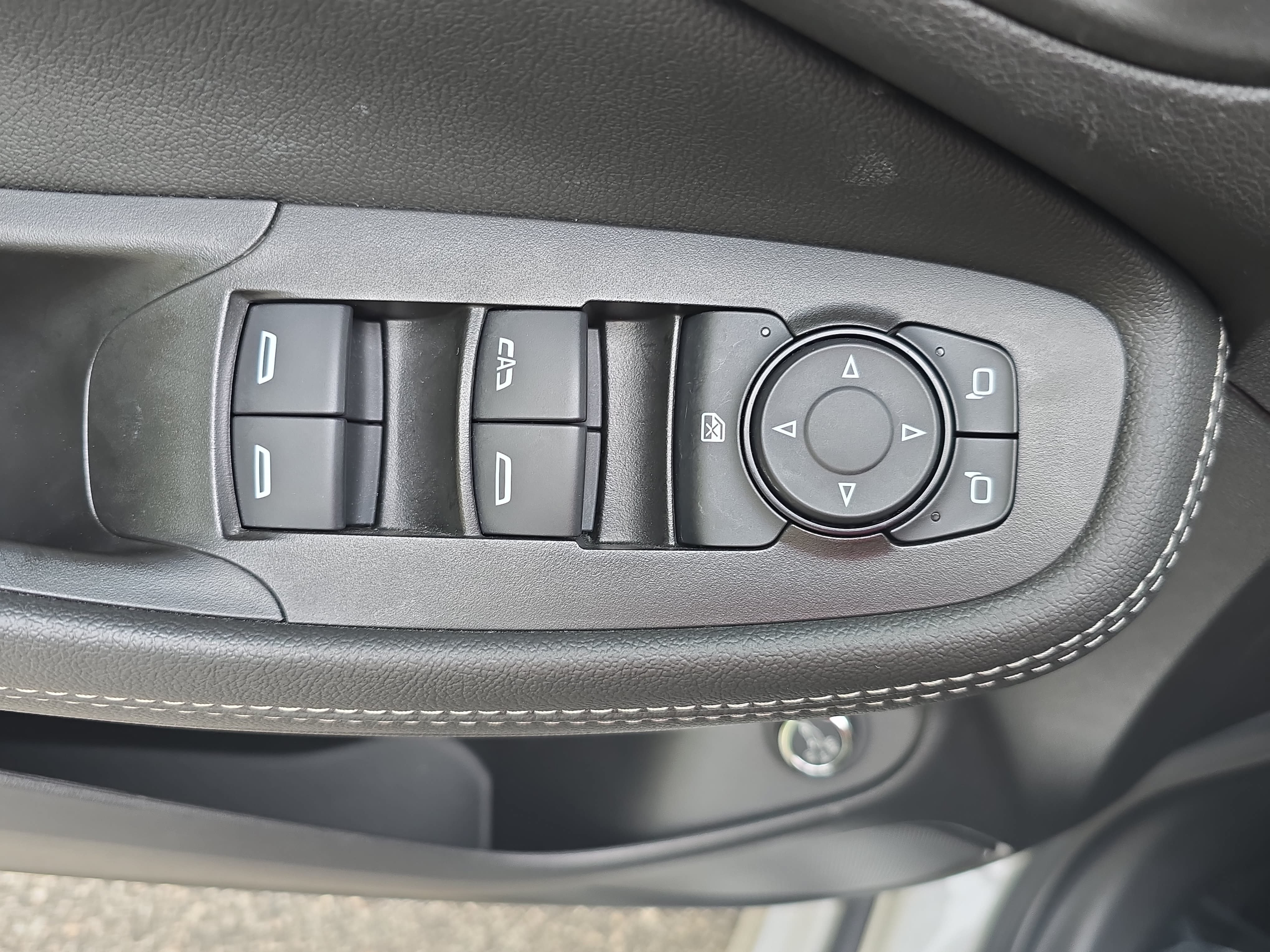 Used 2023 Buick Encore GX Select w/ Sport Touring Package FWD image 27