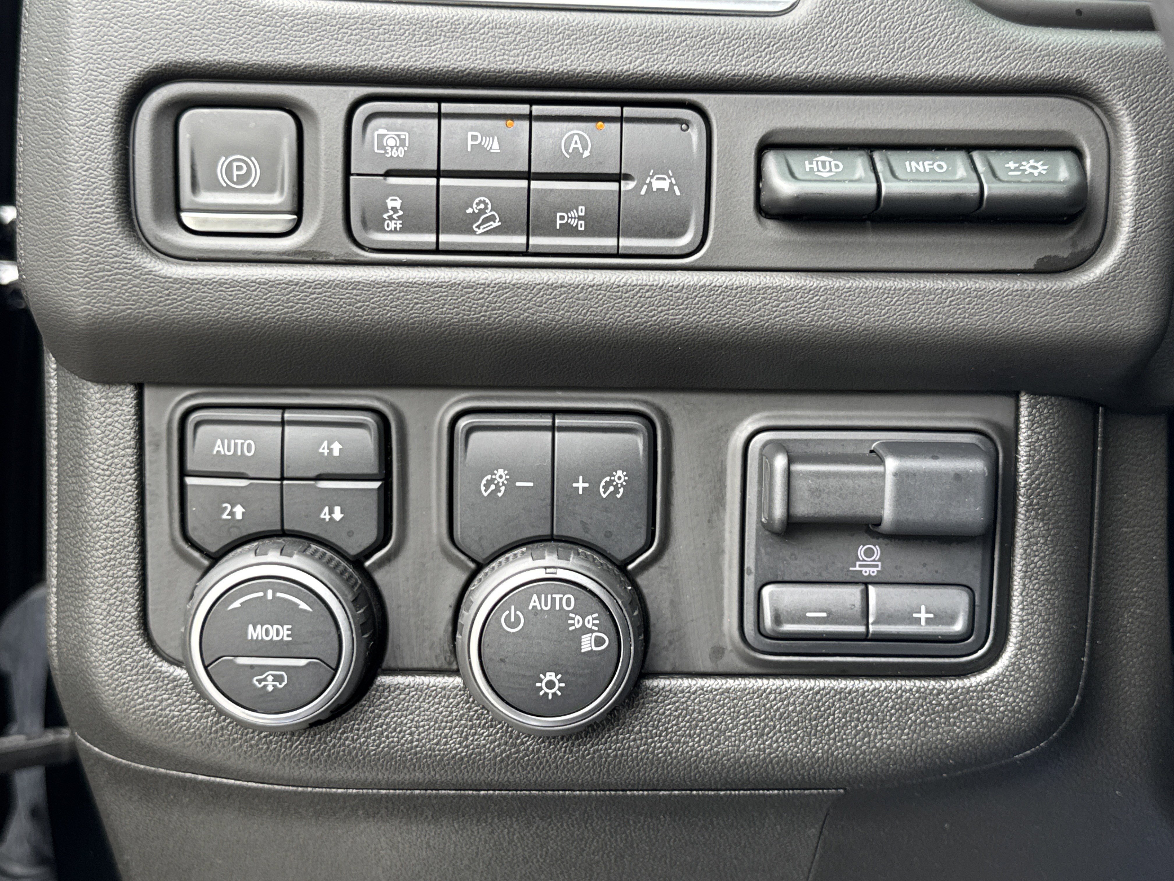 Used 2023 Chevrolet Tahoe High Country w/ Advanced Technology Package AWD/4WD image 19