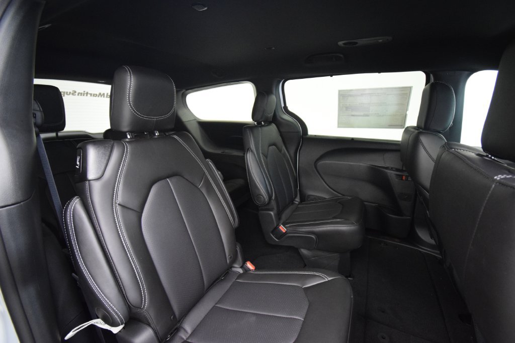 New 2027 Chrysler Pacifica LX FWD image 17