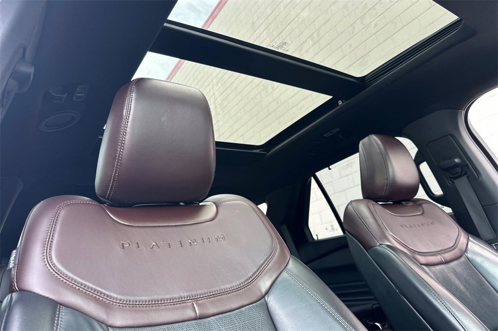 Used 2020 Ford Explorer Platinum w/ Premium Technology Package image 17