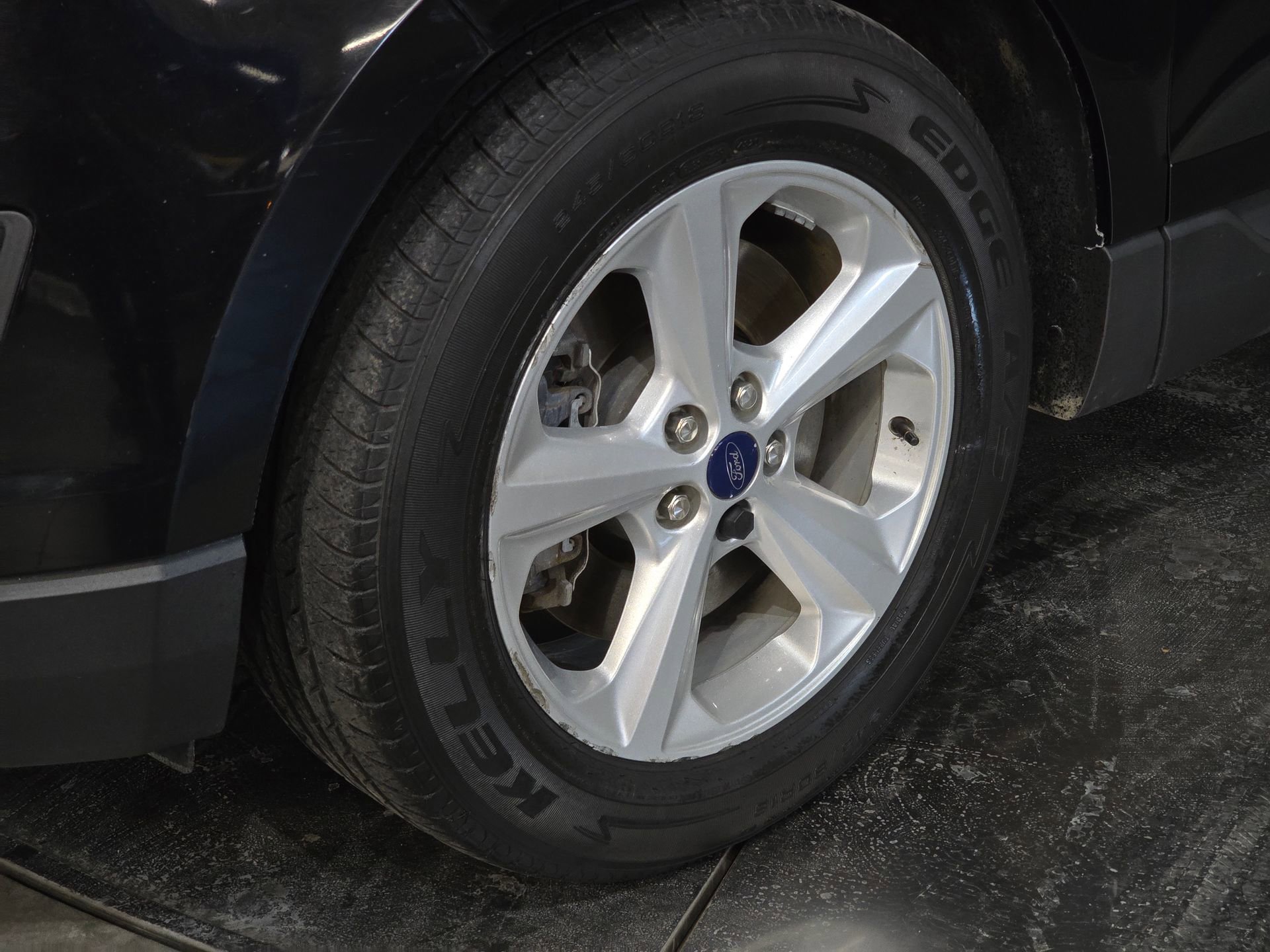 Used 2017 Ford Edge SE image 13