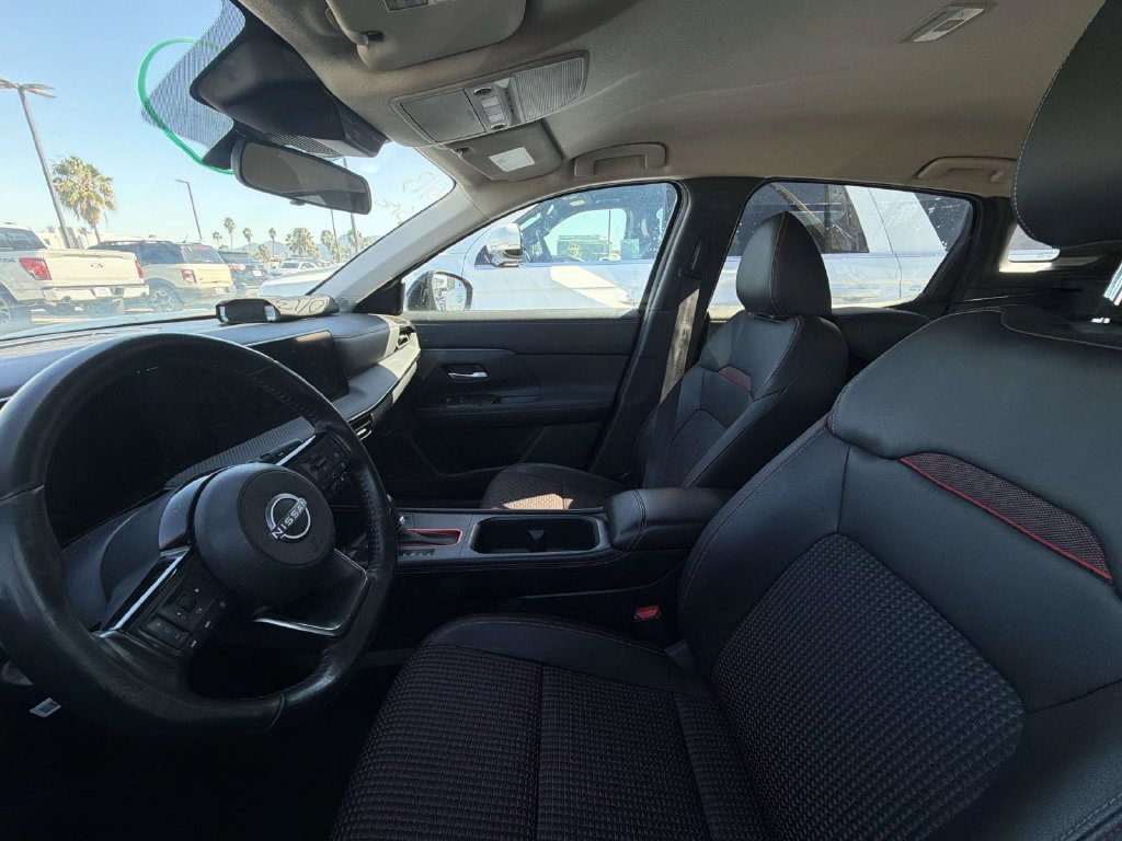 Used 2025 Nissan Kicks SR FWD image 14