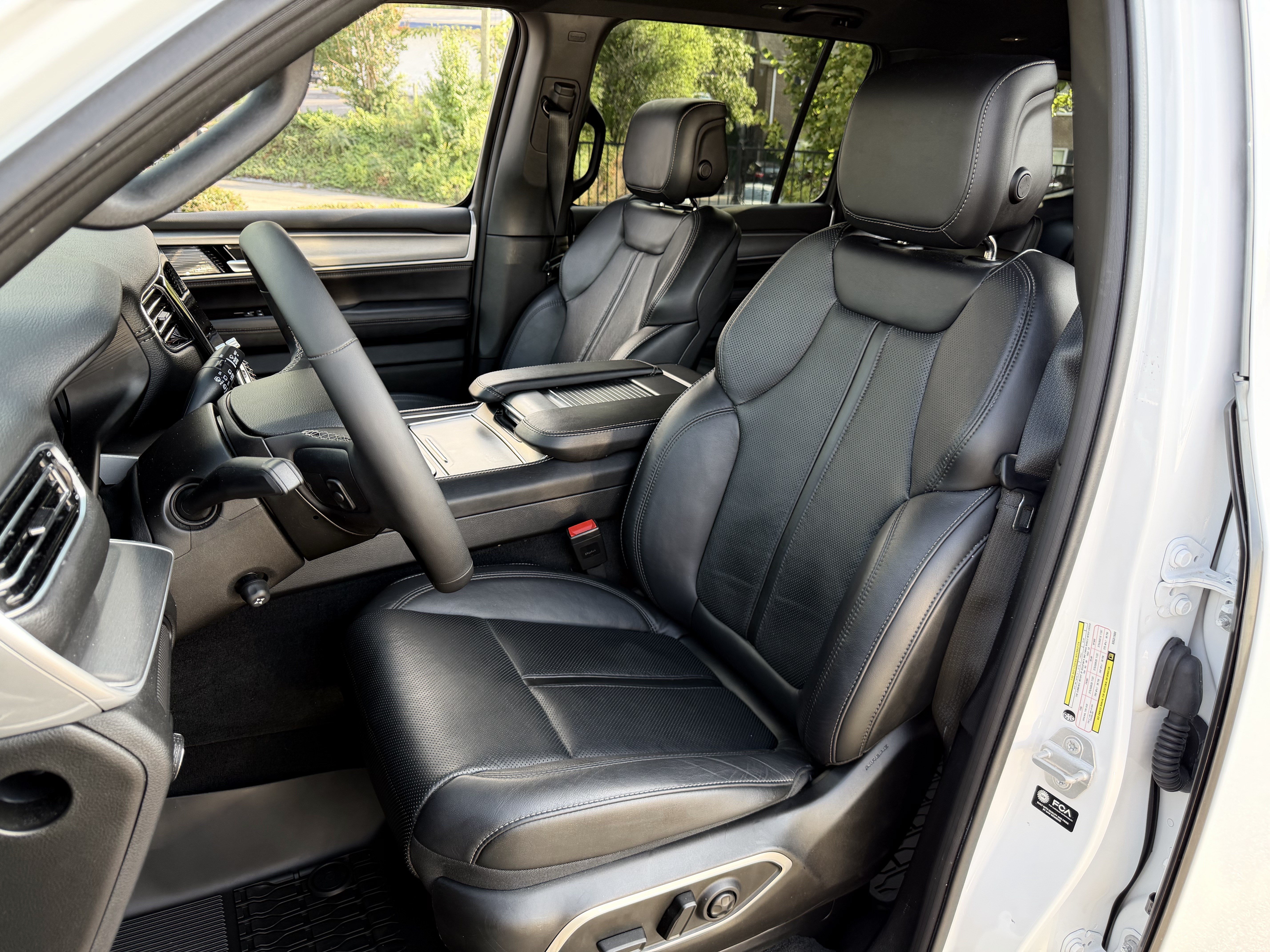 Used 2025 Jeep Wagoneer Series II RWD image 16