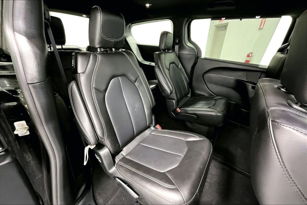 Used 2026 Chrysler Pacifica Select FWD image 35