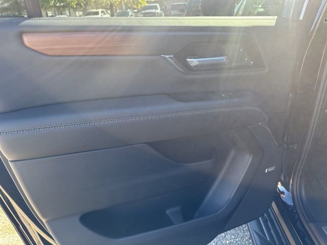 New 2026 GMC Yukon XL Denali w/ LPO, Floor Liner Package image 18