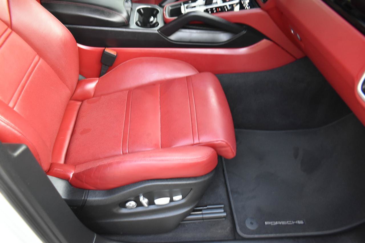 Used 2019 Porsche Cayenne AWD/4WD image 30