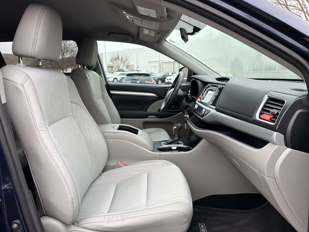 Used 2014 Toyota Highlander Plus image 26