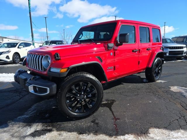 Used 2025 Jeep Wrangler Unlimited Sahara w/ Safety Group AWD/4WD image 2