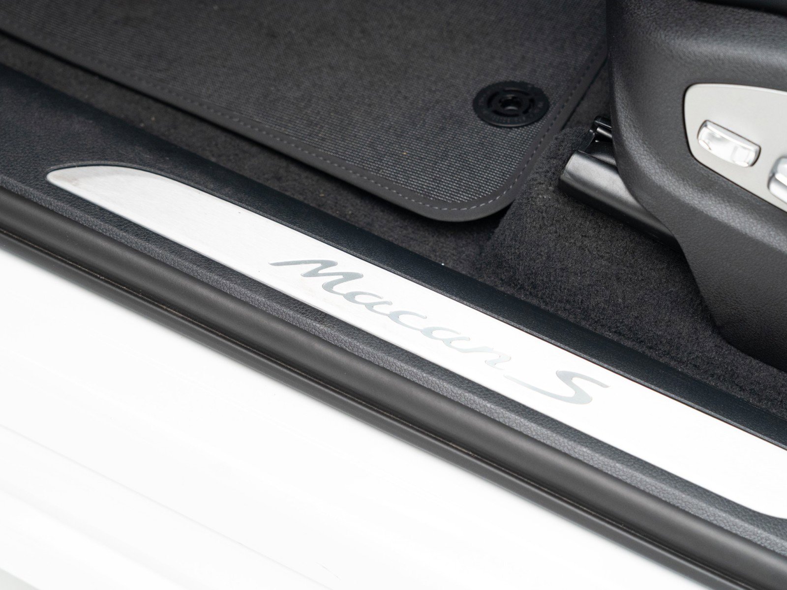 Certified 2024 Porsche Macan S image 14