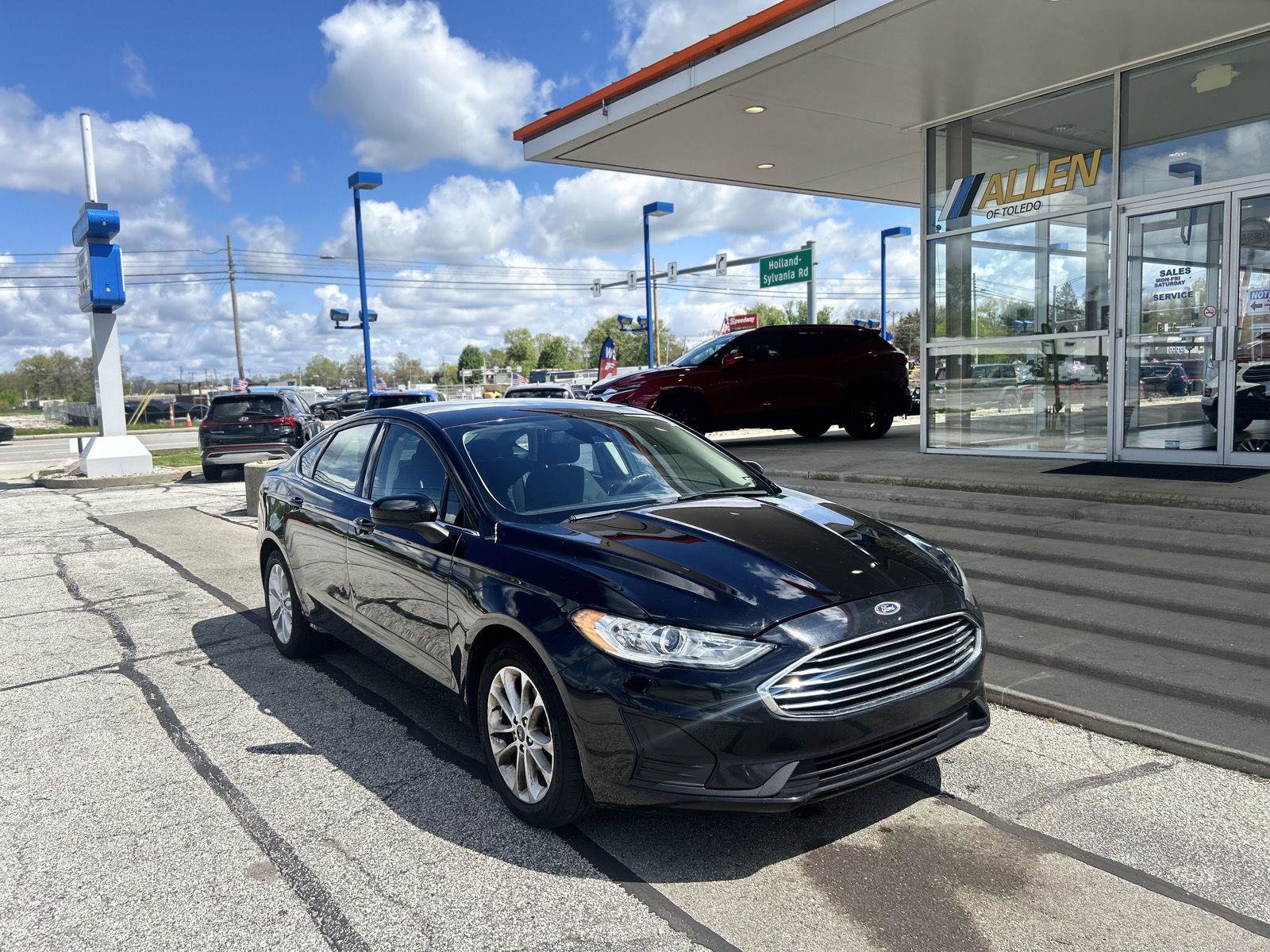 Used 2020 Ford Fusion SE FWD image 3