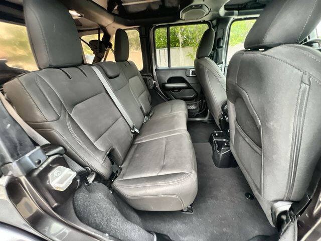Used 2018 Jeep Wrangler Unlimited Sahara AWD/4WD image 26